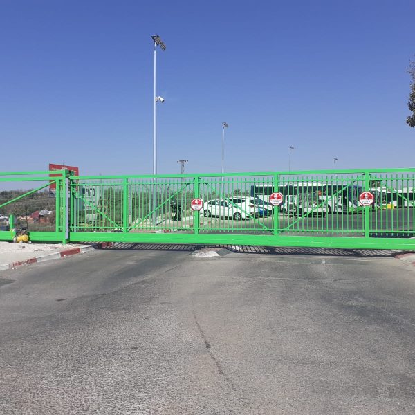 שער קונזולי, שער קונזולי חניון